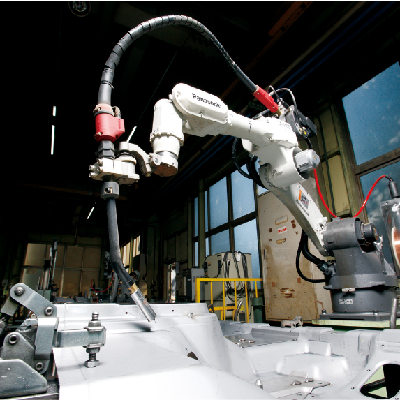 CO2溶接ロボット（本社工場）