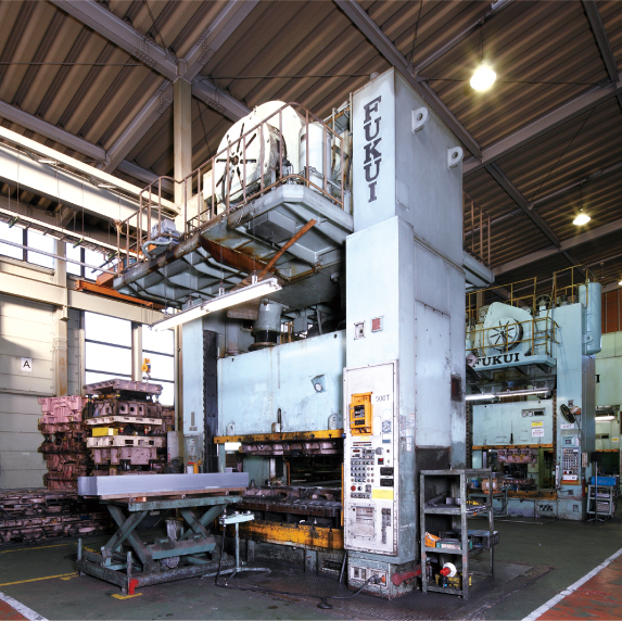 本社中型プレスAライン(本社工場)